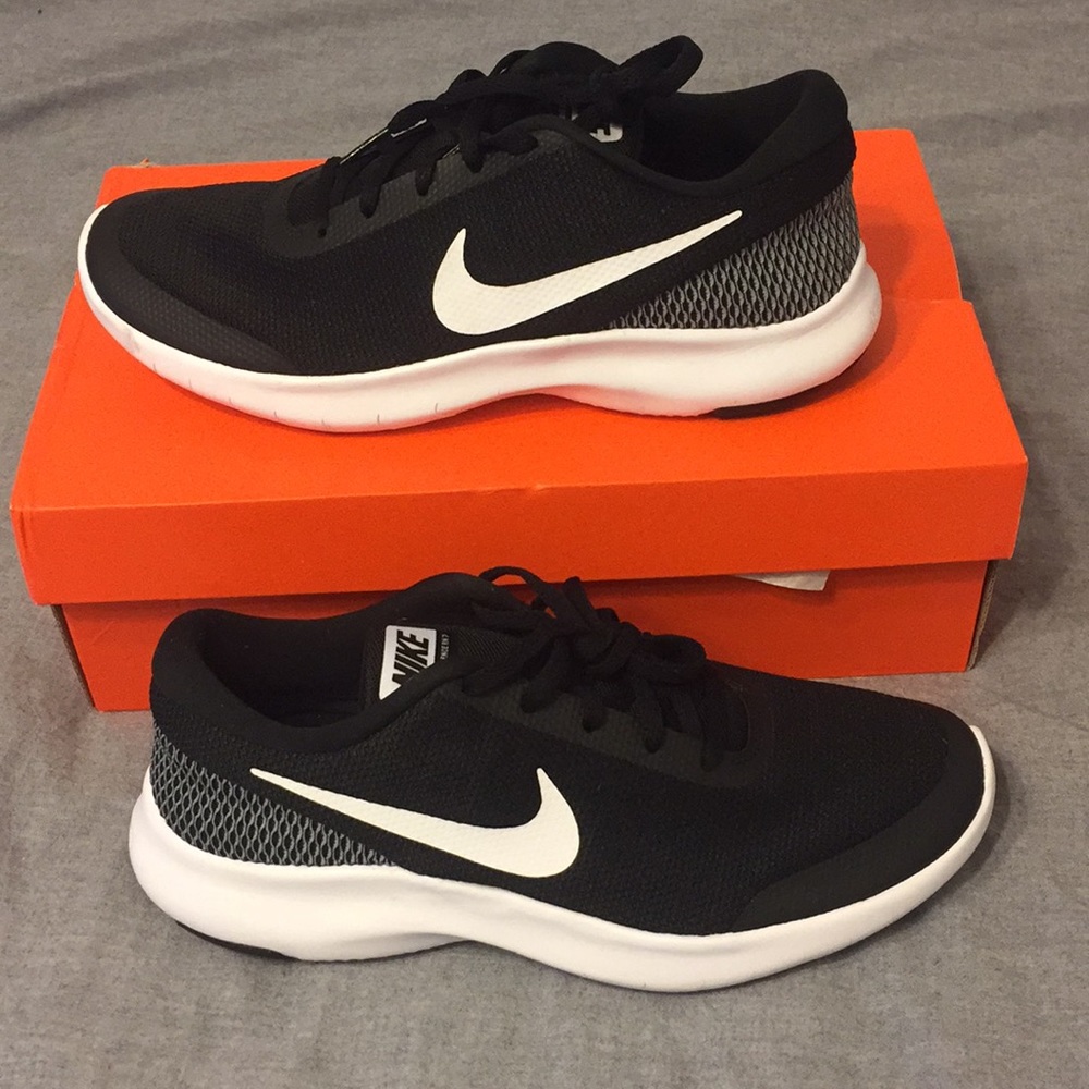 New Nike Flex Experience W 9